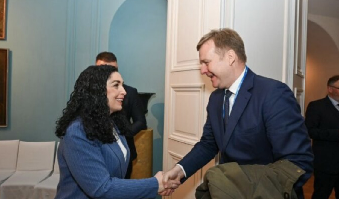 Sorensen sot në Kosovë, takohet me Presidenten Osmani