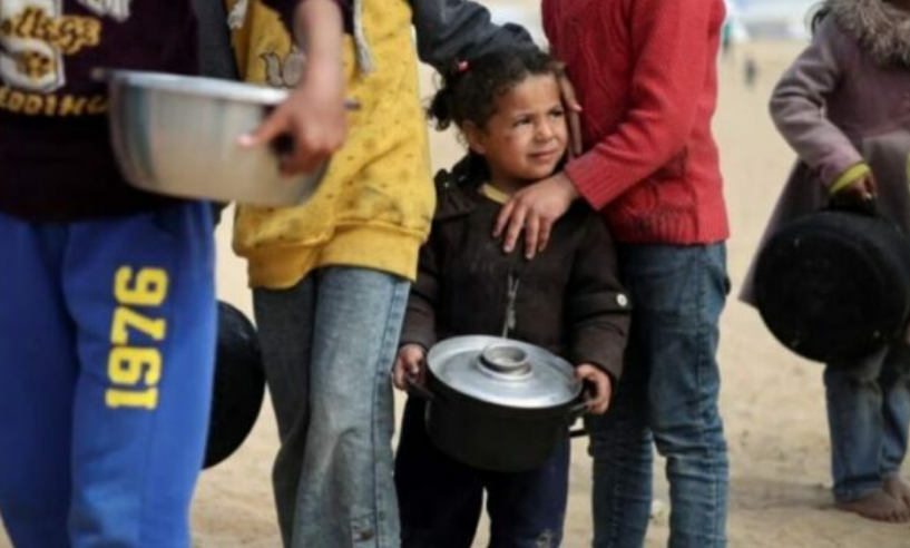 “Po na hedhin në rrugë si qen…”, njerëzit në Gaza mes mjerimit e urisë