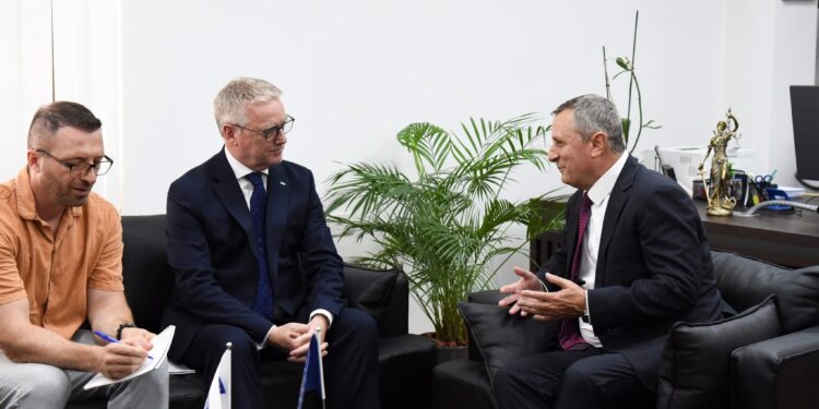 Ambasadori i OSBE-së takon Kryeprokurorin Isufaj, i shpreh mbështetjen për Prokurorinë Speciale