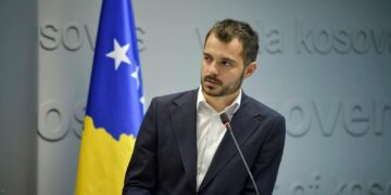 Qeveria s’mund të ndajë para për RTK’në, zëdhënësi i Kurtit fajëson opozitën: Duhet vendim i komisionit, s’kanë votuar për konstituim