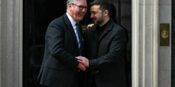 Kryeministri britanik do të marrë pjesë në takimin Trump-Zelensky, i gatshëm ta mbështesë Ukrainën “për aq kohë sa të jetë e nevojshme”