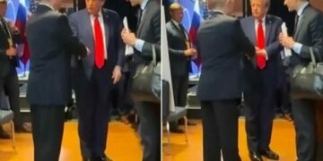 Momenti kur këmbët e Putinit ‘dridhen në mënyrë të dyshimtë’ gjatë bisedës me Trump
