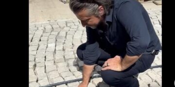 Përparim Rama del t’i bëjë reklamë rrugës “Rexhep Luci”, lavdëron pllakat “italiane” me origjinë të dyshimtë “Made in Malisheva”