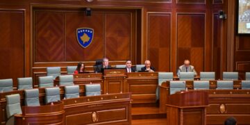 Analistët janë pesimistë se vendi del nga ngërçi pas aktgjykimit të Kushtetueses