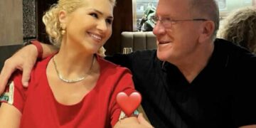 Shyhretja ndan moment romantik me bashkëshortin: “Dashnia është njësoj si ditën e parë”