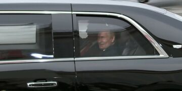 E pazakontë, Putini hipën në veturën presidenciale të Trumpit