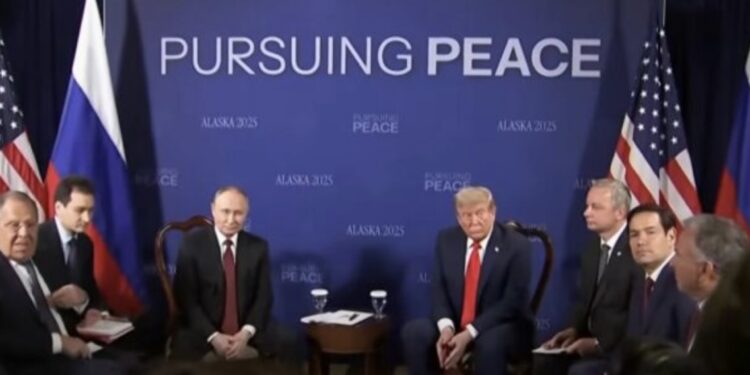 Dueli historik, Trumpi dhe Putini përball me ekipet e tyre