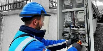 KEDS ndërpret masivisht energjinë për bizneset pa marrëveshje me furnizues – cilat janë pasojat për ekonominë?