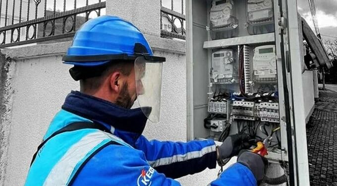 KEDS ndërpret masivisht energjinë për bizneset pa marrëveshje me furnizues – cilat janë pasojat për ekonominë?