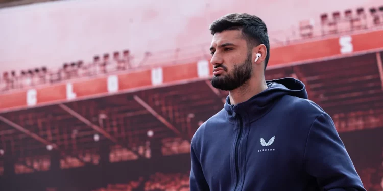 Mungesa e formës fizike, Broja nuk është pjesë e Burnley në ndeshjen e parë të sezonit