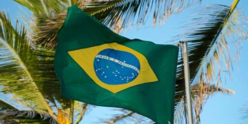 Po kryenin marrëdhënie në veturë, si pasojë e lëvizjeve çifti në Brazil bie nga lartësia 400 metra/PAMJE