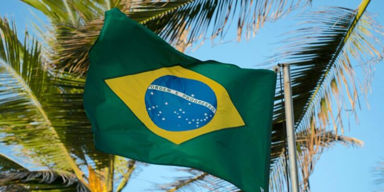 Po kryenin marrëdhënie në veturë, si pasojë e lëvizjeve çifti në Brazil bie nga lartësia 400 metra/PAMJE