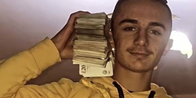 Nga gomonia në rrugë duke shitur kokainë, Daily Mail publikon historinë e një shqiptari