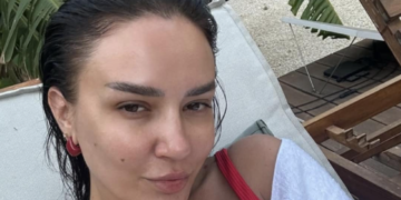 Bora Zemani fotografohet e mbështjellur me peshqir, mahnitë me pamjen