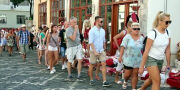 Mediat në Tiranë: Bie numri i turistëve nga Kosova në Shqipëri, shtohet i atyre nga Serbia
