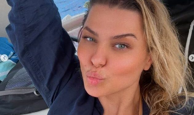 Rike Roçi ‘çmend’ rrjetin në pozat në bikini