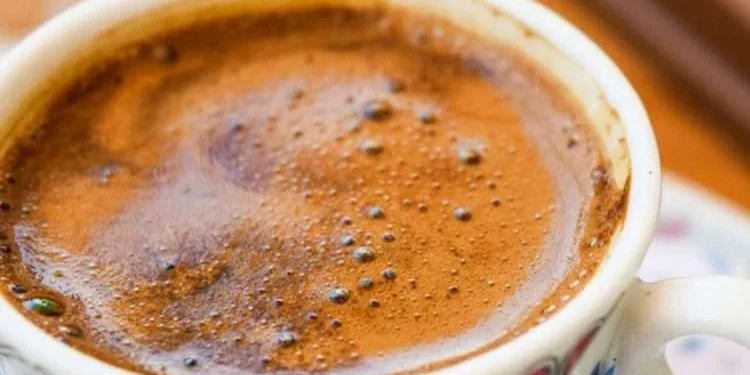 Ja çfarë ndodh me trupin tuaj kur konsumoni kafe çdo ditë!