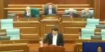 Sot iu votua kryeparlamentari me 1-sha në shkollë- Si i kapej Kurti atëbotë Sabri Hamitit për ngritje akademike që votonte Kadri Veselin për kryeparlamentar?