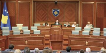 Peci: “Republika e Tretë” po merr formë përmes arbitraritetit të VV-së