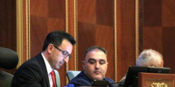 “Takim konsultativ”, Dimal Basha edhe zyrtarisht thërret mbledhjen e Kryesisë për të hënën