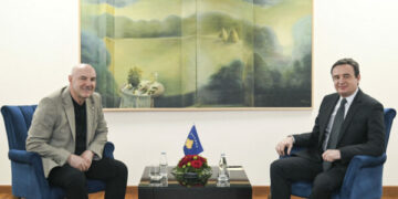 Sulmohet deputeti i Kuvendit të Kosovës – përfundon në spital bashkë me familjen