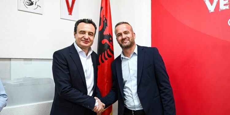 Albin Kurti zyrtarizon Hysni Mehanin si kandidat për kryetar të Skenderajt