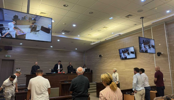 Ish-kryeministri Agim Çeku dhe 9 të tjerët dënohen me nga 1 vit burgim në rastin “Veteranët”, Nuredin Lushtaku dhe Smajl Elezaj lirohen nga akuza