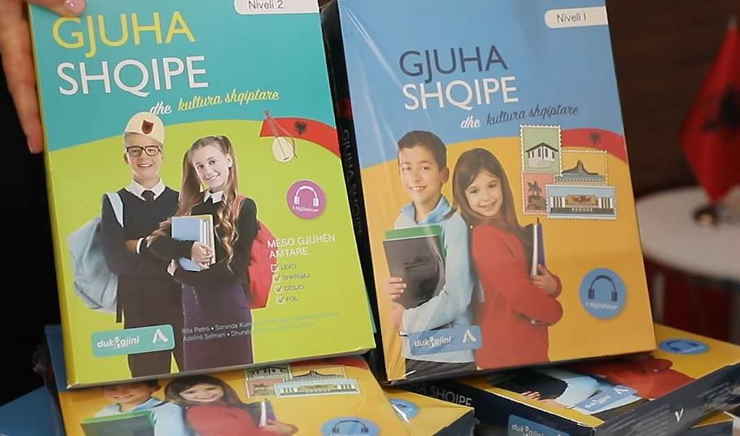 Shqipëria shpërndan 27 mijë tekste shkollore për nxënësit shqiptarë në diasporë