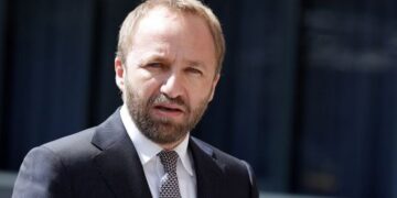 Tahiri: Qeveria e Kurtit po i lë mbi 1 mijë e 400 biznese pa rrymë, po rrezikon 100 mijë familje