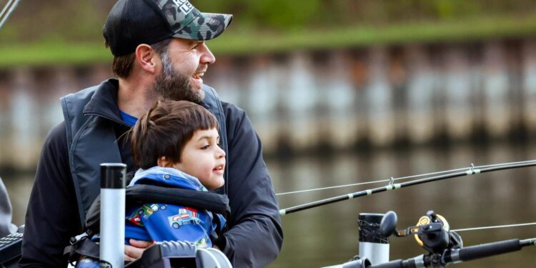 Ushtria ngriti nivelin e ujit të një lumi në Ohio që JD Vance dhe familja e tij të udhëtonin me varkë