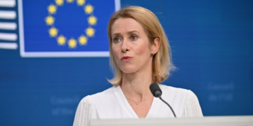 Sulmet ruse në Kiev, Kaja Kallas: Rusia po tallet me përpjekjet për paqe