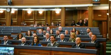 A do të ndryshojë qëndrim PDK-ja në seancat e radhës, flet deputetja e kësaj partie