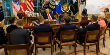Politico: Putini i propozoi Trumpit që të takohen në Rusi me Zelenskyn, ideja u refuzua menjëherë