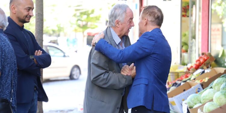 Ferit Idrizi takon qytetarë dhe biznese në Vushtrri: Rrugën drejt zhvillimit do ta vazhdojmë edhe pas 12 tetorit