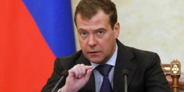 Medvedev: Finlanda po përgatitet për luftë me Rusinë