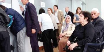 Pensionistët në Kosovë po përballen me situatë të rëndë ekonomike: Qeveria nuk ka bërë asgjë për ne