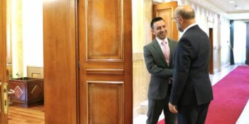 Basha kërkon nga Shqipëria mbështetje “përballë agresionit të Serbisë” dhe “insistim” te BE që t’ia heq masat Kosovës