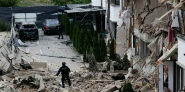 Rusia sulmon Ukrainën me breshëri raketash dhe dronësh