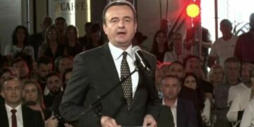 Nuk mbledh mend Kurti, nis fushatën me sulme ndaj mediave e partive të tjera: Do shpikin rrena e sajojnë shpifje