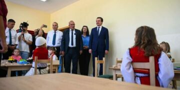 Vogëlushi në çerdhen e Orllanit “i ngacmon” pak pushtetarët: Qeky osht Albin Kurti a? – Bulliqi: A po e njeh, a po ia cakë …