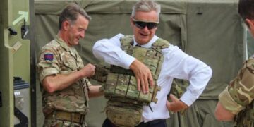 Hargreaves viziton ushtarët e Gardës Skoceze në Bondsteel: Ky dislokim tregon mbështetjen e Mbretërisë së Bashkuar për Kosovën