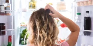 Pesë ushqime që nuk duhet t’i vendosni kurrë në derën e frigoriferit