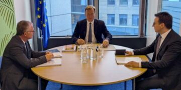 Në mesin e debateve të zjarrta të VV’së për Listën Srpska dhe Serbinë, Kurti e çon Bislimin për dialog në Bruksel