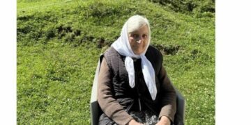 Mbyllja e kufirit midis Shqipërisë dhe Kosovës e ndau vajzën 5 vjeçare nga nëna e saj, hisotira e takimit pas 42 vitesh