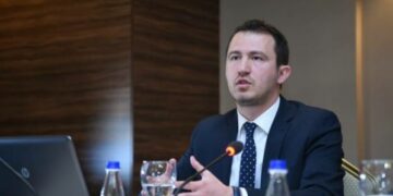 Krasniqi: Kurti dhe Osmani sulmojnë mediat vetëm për ruajtjen e pushtetit