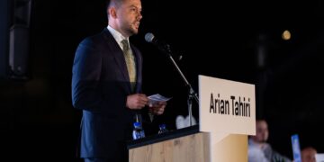 Arian Tahiri hap fushatën për Kryetar të Mitrovicës: Le të ecim krah për krah, duke i shërbyer qytetit