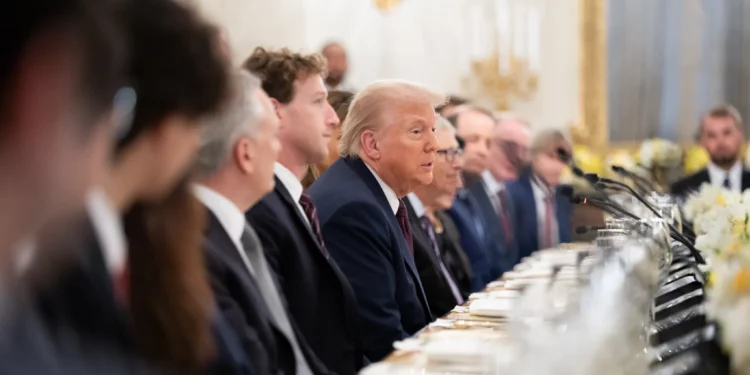 Trumpi dhe liderët e teknologjisë bashkohen për të fuqizuar dominimin amerikan të IA-së