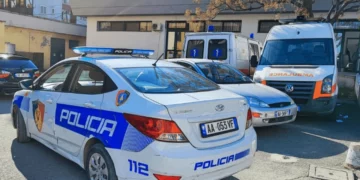 Një shtetas i huaj sulmohet dhe grabitet në Durrës: Pesë persona më goditën me shkop dhe më prenë me thikë (Pamje)