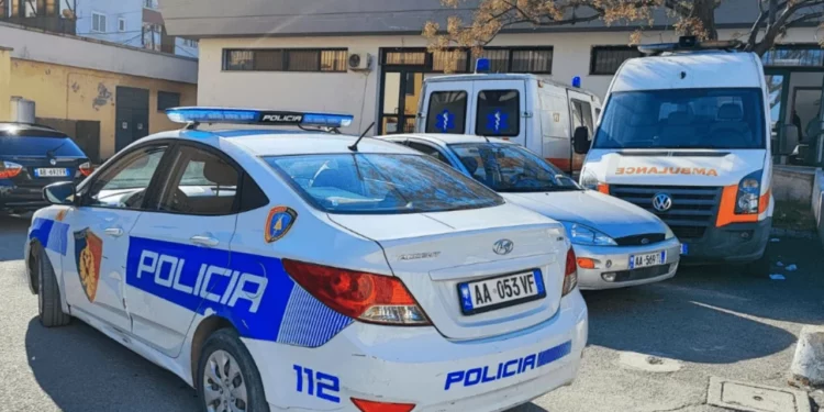 Një shtetas i huaj sulmohet dhe grabitet në Durrës: Pesë persona më goditën me shkop dhe më prenë me thikë (Pamje)