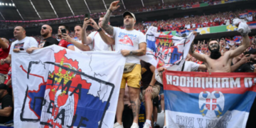 Ndeshja mes Serbisë dhe Shqipërsië pritet të luhet pa tifozë, pasi UEFA do ta dënojë federatën për thirrjet ”Kosova është Serbi”
